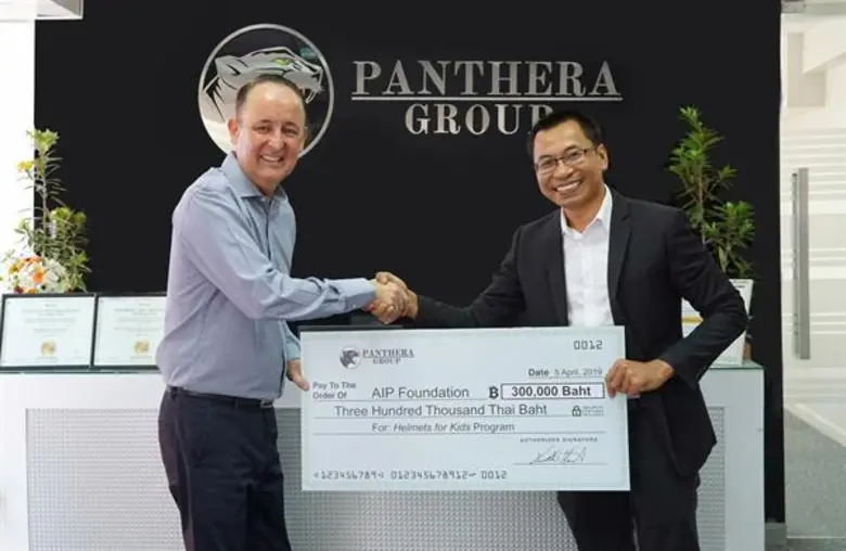 Michael T. Doherty และ Paul Hayward 2 ผู้ร่วมก่อตั้งบริษัท Panthera Group  บริจาคเงินหนุนมูลนิธิ AIP หวังสร้างความตระหนักรู้ประเด็นความปลอดภัยบนท้องถนนในช่วงเทศกาลสงกรานต์