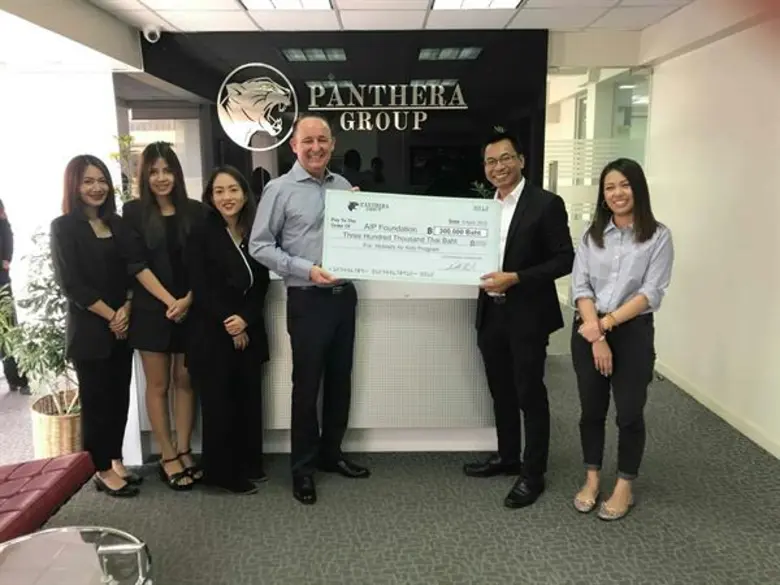 Michael T. Doherty และ Paul Hayward 2 ผู้ร่วมก่อตั้งบริษัท Panthera Group  บริจาคเงินหนุนมูลนิธิ AIP หวังสร้างความตระหนักรู้ประเด็นความปลอดภัยบนท้องถนนในช่วงเทศกาลสงกรานต์