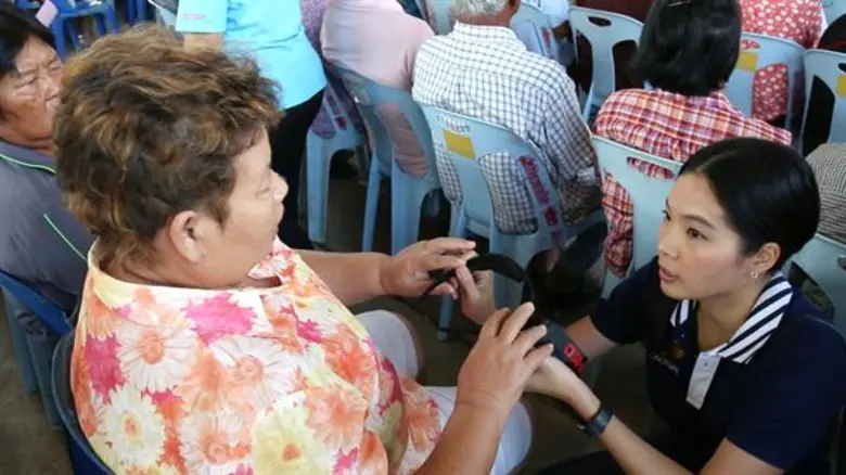 โอสถสภาร่วมเป็นพลัง มอบแสงสว่างแก่ผู้ป่วยโรคต้อกระจก