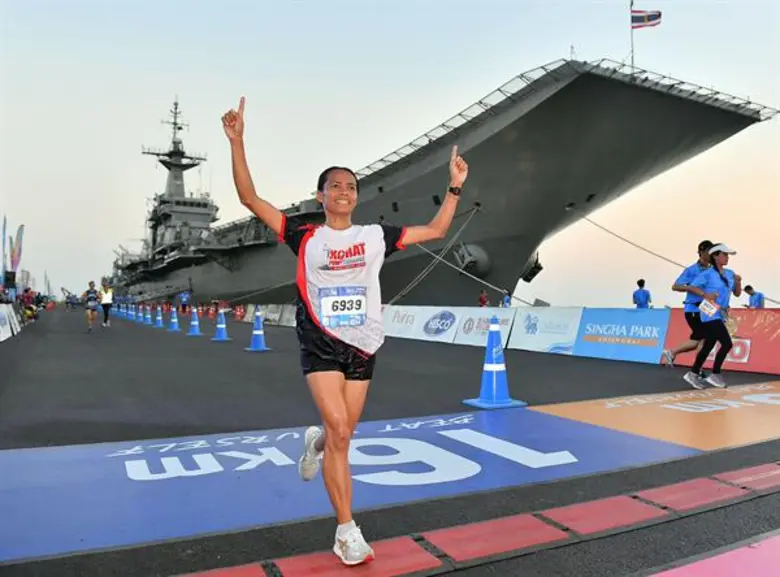 'สิงห์ ซีรีส์ รัน 2019’ สนามที่ 2 จัดยิ่งใหญ่หน้า 'เรือหลวงจักรีนฤเบศร’ นักวิ่งกว่า3พันคนร่วมชิงชัย 'ภัทรพล-วิไลวรรณ'ผงาดแชมป์2สนามซ้อน