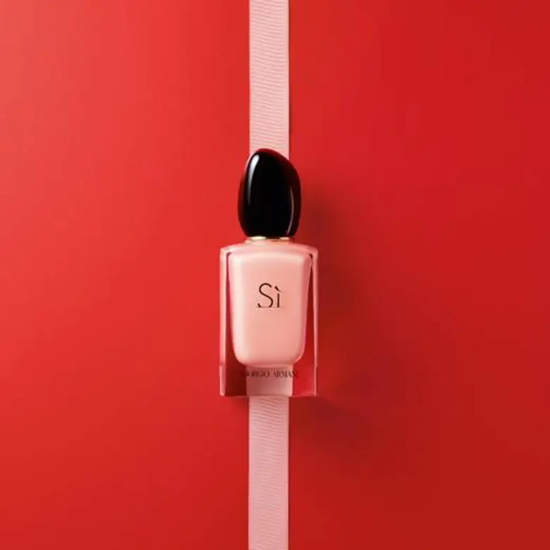 GIORGIO ARMANI BEAUTY เปิดตัวน้ำหอม S? Fiori พร้อมชวน แอฟ - ทักษอร ถ่ายทอดความสง่างามที่ทรงพลังในแบบฉบับสาว S?