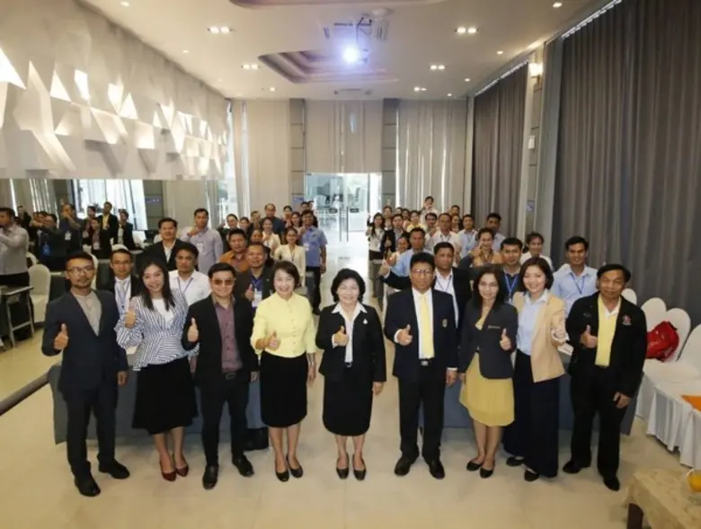 นางถวิล เพิ่มเพียรสิน รองอธิบดีกรมพัฒนาฝี...