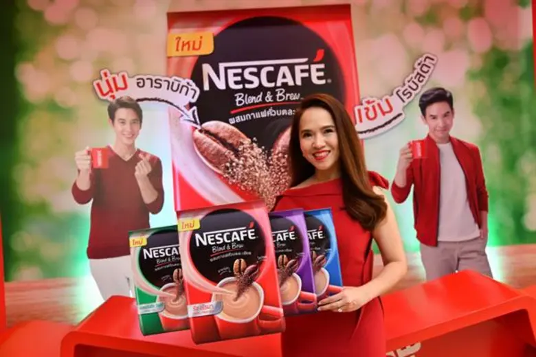 ยกระดับวงการกาแฟปรุงสำเร็จไทย! เปิดตัว “เนสกาแฟ เบลนด์ แอนด์ บรู” สูตรใหม่ ผสานกาแฟคั่วบดละเอียด 2 สายพันธุ์ครั้งแรกในไทย ส่ง “โป๊ป-เจมส์จิ” สองซูเปอร์สตาร์สะท้อนประสบการณ์ใหม่ของกาแฟ “เข้ม-นุ่ม” ผสานกันอย่างลงตัว