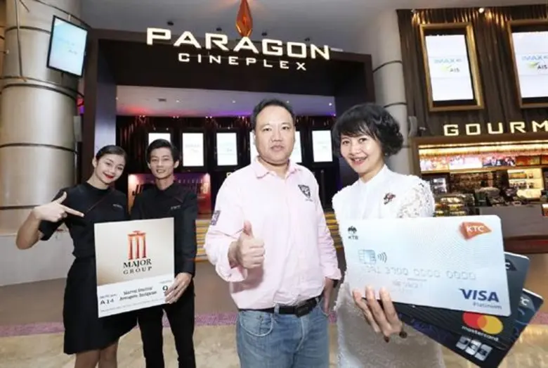 นางสาวเจนจิต ลัดพลี (ขวา) ผู้อำนวยการ – ก...