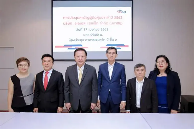 นายสุคนธ์ กาญจนหัตถกิจ (ที่ 3 จากซ้าย) ปร...