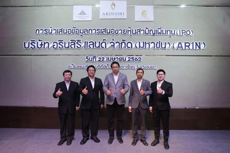 นายสุชาติ ชมกลิ่น (ที่ 3 จากขวา) กรรมการผ...