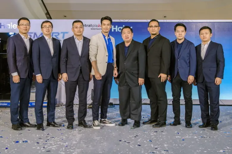 นายธเนศร์ บินอาซัน (ลำดับที่ 5 จากซ้าย) ร...