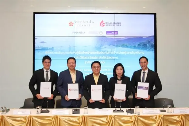 คุณวีรวัฒน์ องค์วาสิฏฐ์ (กลาง) ประธานเจ้า...