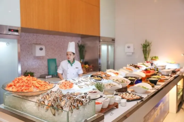 เต็มอิ่มกับบุฟเฟ่ต์นานาชาติ ในวันหยุดสุดสัปดาห์