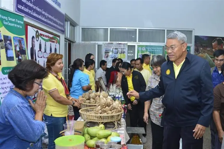 นายวิวัฒน์ ศัลยกำธร รัฐมนตรีช่วยว่าการกระ...