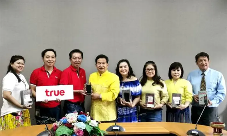 นายกิตติ์ธเนศ พันธ์ภานุฉัตร์ (ที่ 4 จากซ้าย)ศึกษาธิ...