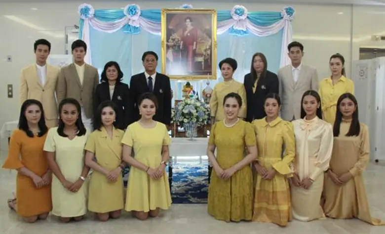 “ช่อง 7HD” ทูลเกล้าทูลกระหม่อมถวายแจกันดอกไม้หน้าพระฉายาลักษณ์ และลงนามถวายพระพรสมเด็จพระนางเจ้าสิริกิติ์ พระบรมราชินีนาถ ในรัชกาลที่ 9 และหน้าพระรูปพระเจ้าวรวงศ์เธอ พระองค์เจ้าโสมสวลี พระวรราชาทินัดดามาตุ