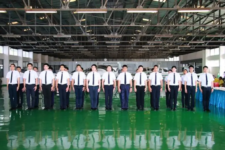 พลเรือตรี ปิยะ อาจมุงคุณ ผู้ว่าการ สถาบัน...