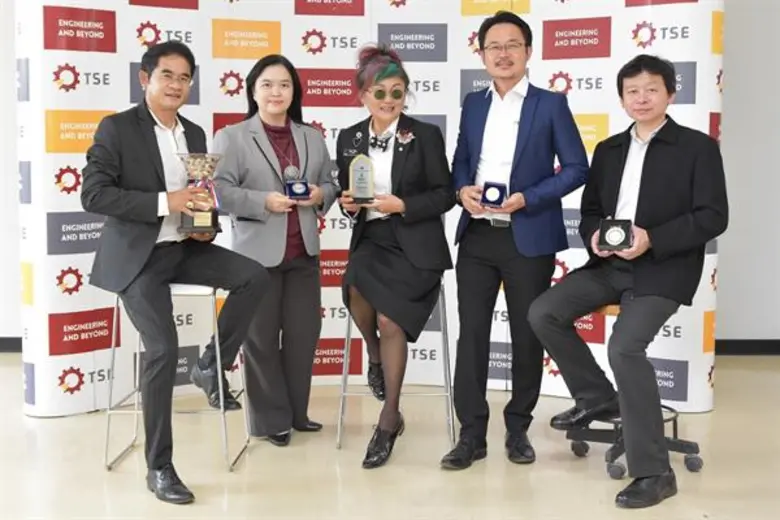 ผศ.ดร.ทิพบุษฏ์ เอกแสงศรี รองคณบดีฝ่ายบริห...