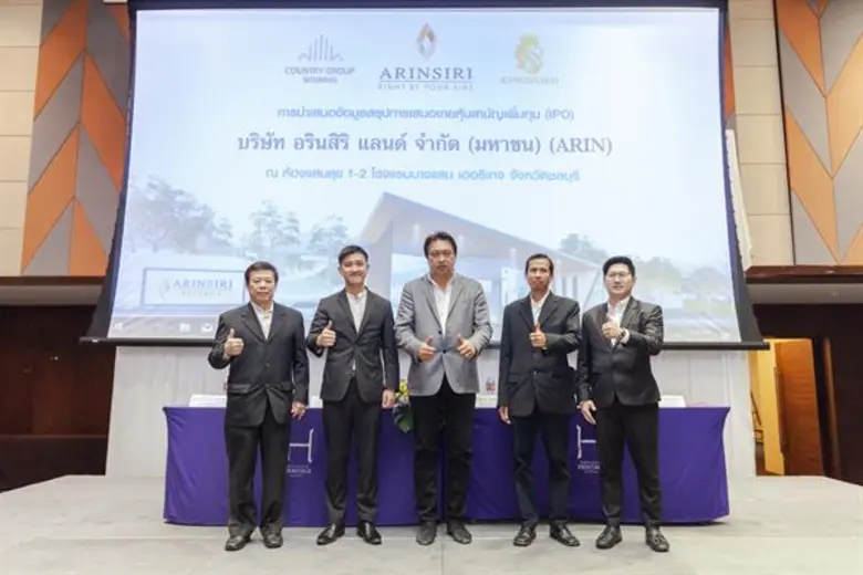 นายสุชาติ ชมกลิ่น (ที่ 3 จากซ้าย) กรรมการ...