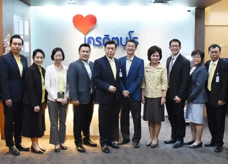 ดร.วรพล โสคติยานุรักษ์ (ที่ห้าจากซ้าย) ปร...