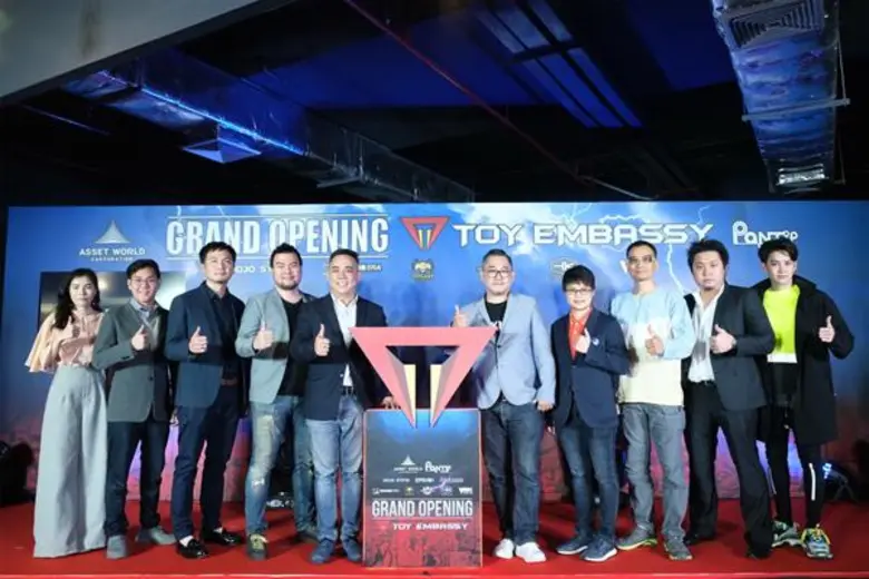 นายวีรฤทธิ์ สมบูรณ์ทรัพย์ (ที่ 5 จากซ้าย)...