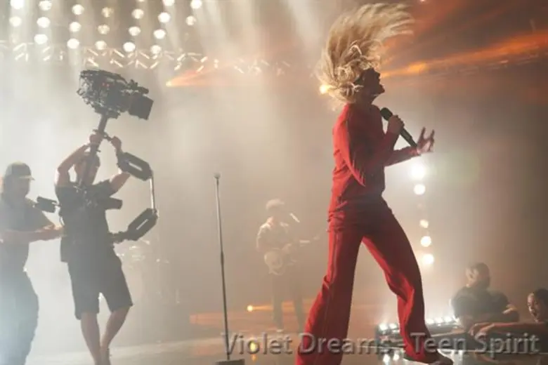 แอล แฟนนิ่ง ทุ่มเท ฝึกร้อง เต้น เพื่อบท ไวโอเลต นักร้องเสียงมหัศจรรย์ ใน TEEN SPIRIT ทีนสปิริต