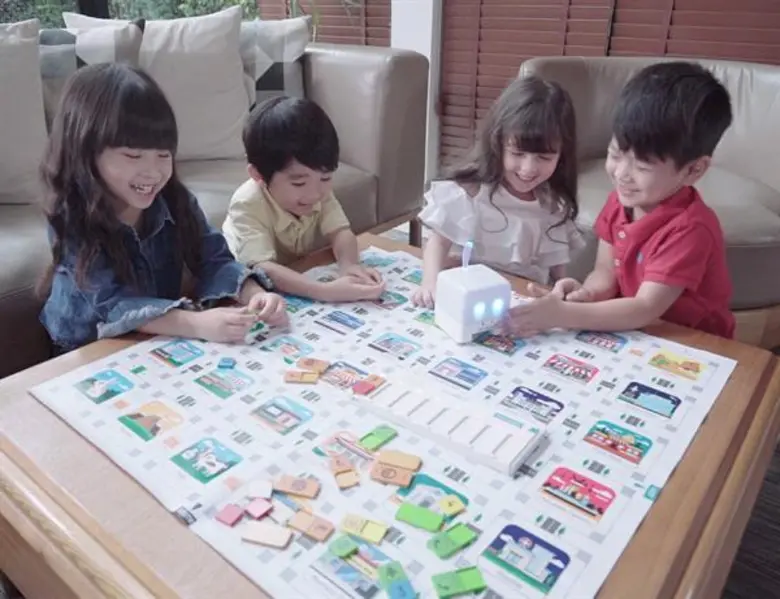 mojobot บอร์ดเกมเพื่อการเรียนรู้การเขียนโปรแกรมคอมพิวเตอร์ พัฒนาโดยคนไทย ขอระดมทุนผ่านคราวด์ซอร์สซิ่งชื่อดังใน kickstarter.com