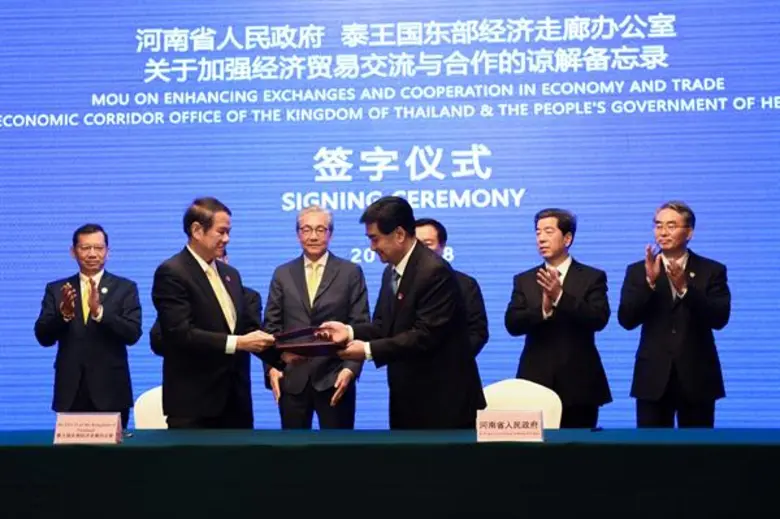 รองนายกฯ สมคิด นำคณะอีอีซี เซ็นเอ็มโอยูร่วมรัฐบาลเหอหนาน กระชับความร่วมมือวางแผนพัฒนาพื้นที่สนามบิน ศูนย์การบินคู่ขนาน พร้อมส่งเสริมอุตสาหกรรมการค้าและการลงทุนระหว่างไทยจีนอย่างยั่งยืน