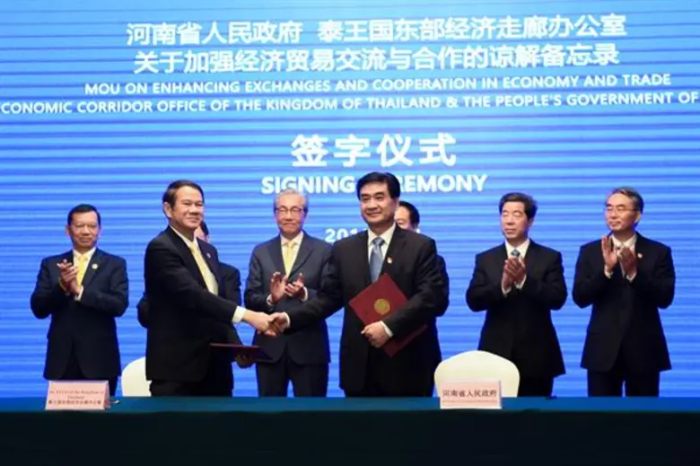 รองนายกฯ สมคิด นำคณะอีอีซี เซ็นเอ็มโอยูร่วมรัฐบาลเหอหนาน กระชับความร่วมมือวางแผนพัฒนาพื้นที่สนามบิน ศูนย์การบินคู่ขนาน พร้อมส่งเสริมอุตสาหกรรมการค้าและการลงทุนระหว่างไทยจีนอย่างยั่งยืน