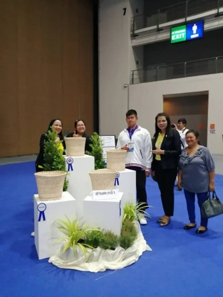 ตัวแทนจากนครนายกรับเหรียญเงินสานตะกร้าการแข่งขันฝีมือแรงงานคนพิการครั้งที่ 9