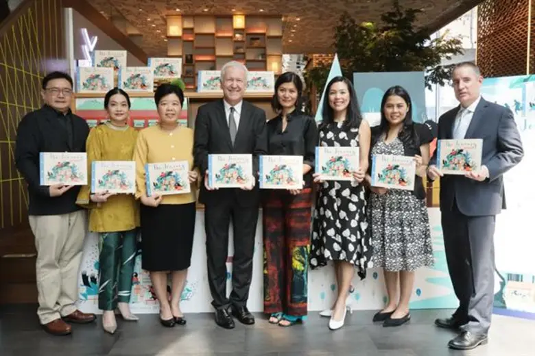 ฯพณฯ อีโว ซีเบอร์ (ที่ 4 จากซ้าย) เอกอัคร...