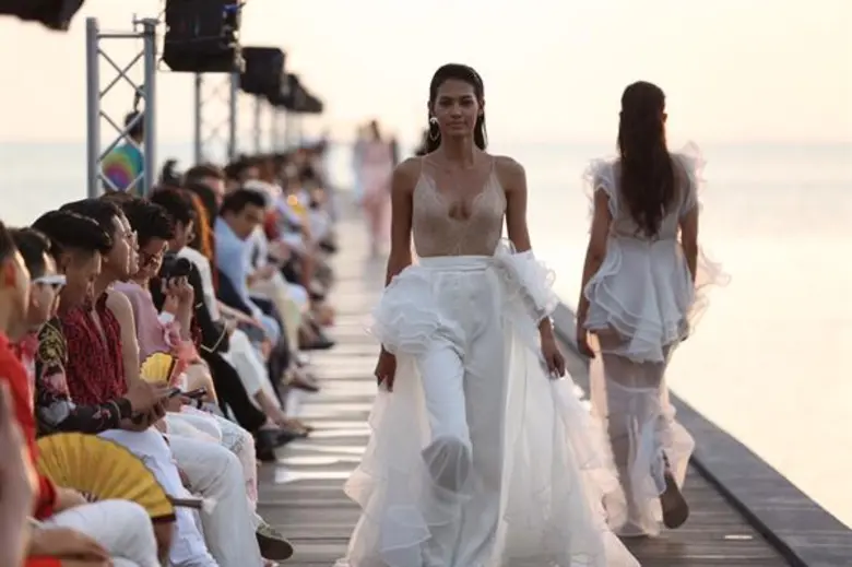 “ชมพู่-อารยา” จัดใหญ่!! ขนทัพดารา ร่วมปาร์ตี้สุดเอ็กซ์คลูซีฟ ในงาน “L’Officiel Fashion Destination 2019” ฉลองครบรอบ 8 ปี ลอฟฟีเซียล