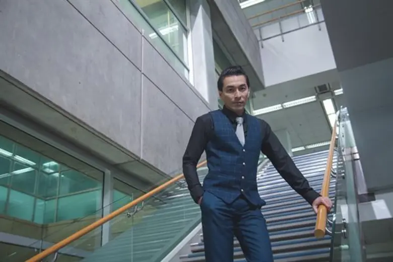 มาดให้ !!! “ปู แบล็คเฮด” สลัดคราบหนุ่มร็อค สวมบท “แวมไพร์” ตัวพ่อ ในซีรีส์ “รสริน ล่าแวมไพร์”