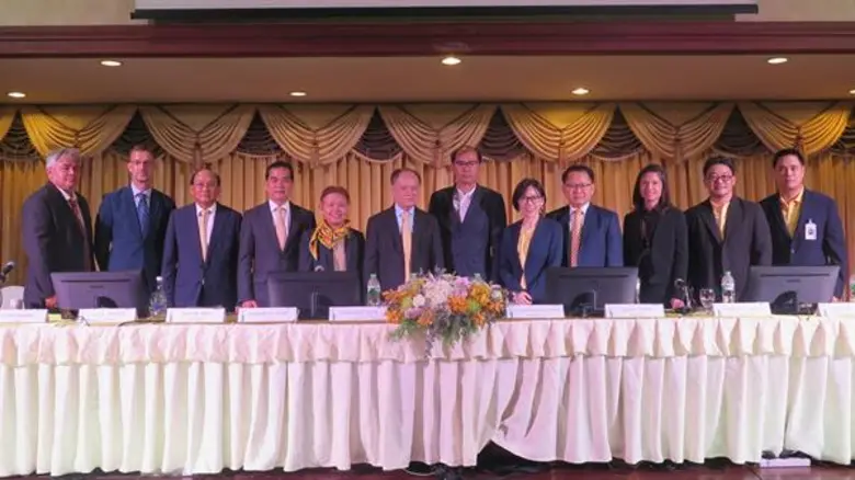 นายแพทย์บุญ วนาสิน (ที่ 6 จากซ้าย) ประธาน...