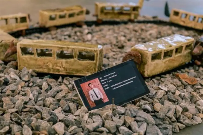 ได้มีการเปิดนิทรรศการ Art On Train ณ ลานเ...