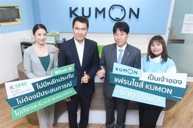 นายสุรัตน์ ลีลาทวีวัฒน์ (ซ้าย) รองกรรมการ...