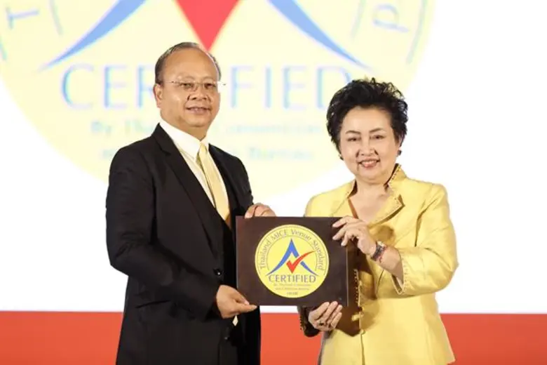 ดร.อรรชกา สีบุญเรือง (ขวา) ประธานกรรมการ ...