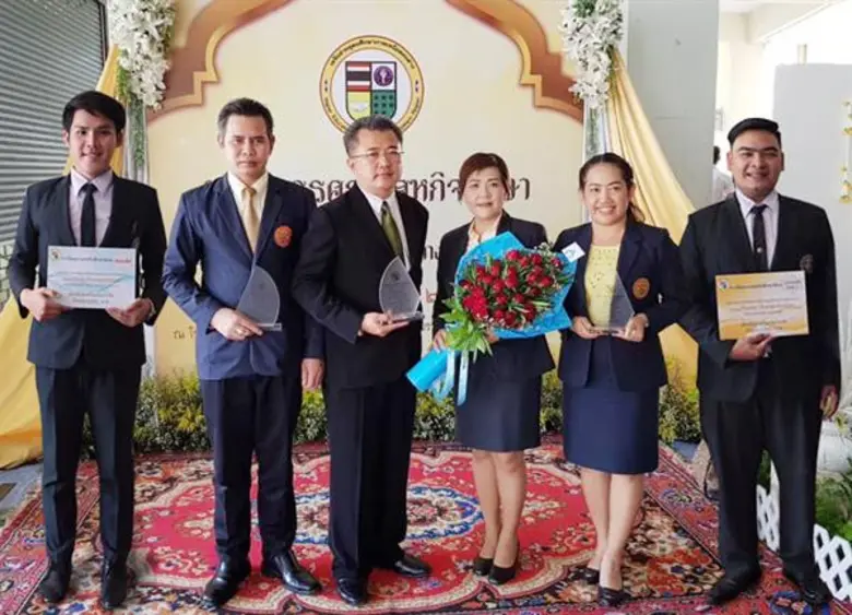 อาจารย์จิรนันท์ กมลสินธุ์ ผู้ช่วยอธิการบด...