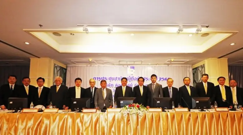 นายธงชัย ล่ำซำ (ที่7จากขวา) ประธานกรรมการ...