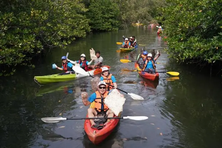 ซีไลฟ์ฯ สานต่อพันธกิจ “บริหารอควาเรียมแบบยั่งยืน” ส่งทีมลงพื้นที่ภูเก็ตพายเรือคายัคเก็บขยะ - ขัดบ่ออนุบาลเต่าทะเลบาดเจ็บ