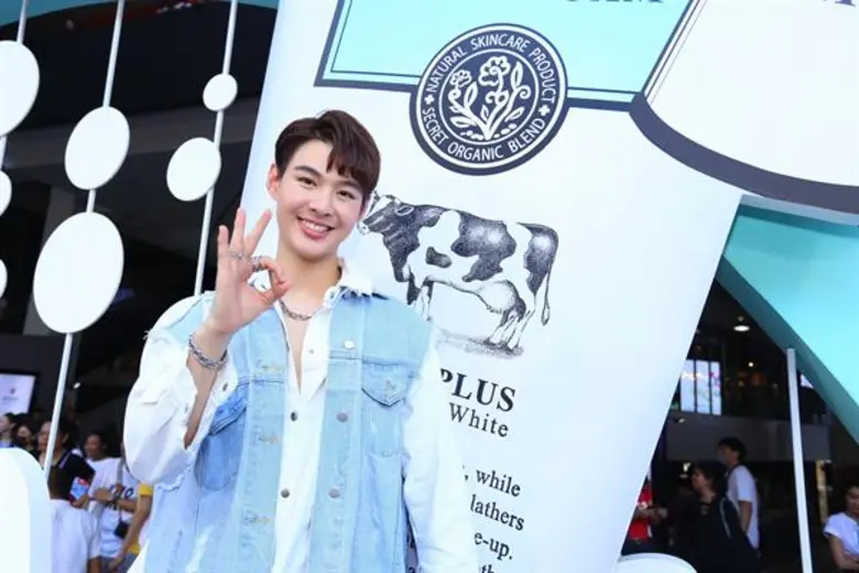 แฟนๆ สุดฟิน ไปกับกิจกรรม “Meet&Greet Sweet Saint By Beauty Buffet” พรีเซ็นเตอร์คนใหม่ล่าสุดของโฟมนม “ เซ้นต์-ศุภพงษ์” มอบความสุขอย่างใกล้ชิด ทำเอาแฟนๆ กรี๊ดสนั่นลาน สยามสแควร์ วัน