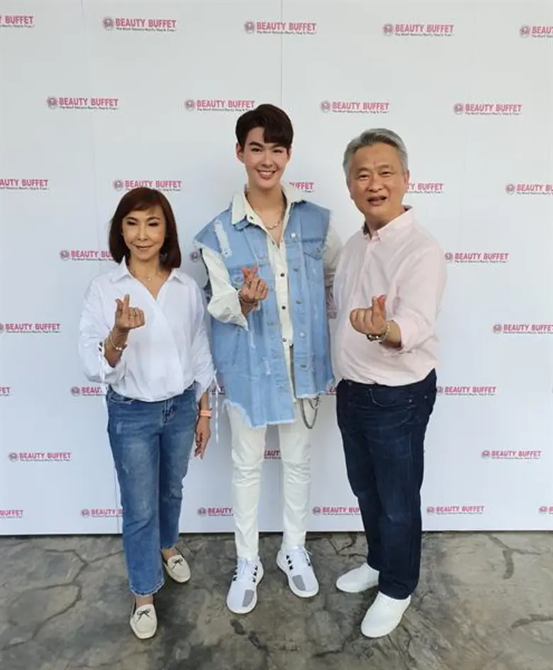 แฟนๆ สุดฟิน ไปกับกิจกรรม “Meet&Greet Sweet Saint By Beauty Buffet” พรีเซ็นเตอร์คนใหม่ล่าสุดของโฟมนม “ เซ้นต์-ศุภพงษ์” มอบความสุขอย่างใกล้ชิด ทำเอาแฟนๆ กรี๊ดสนั่นลาน สยามสแควร์ วัน