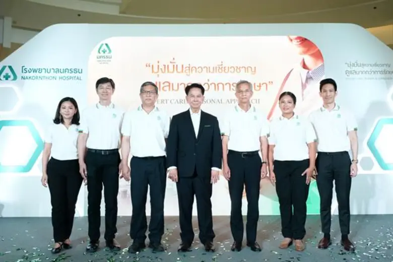 รศ.ญาณเดช ทองสิมา (กลาง) ประธานกรรมการบริ...