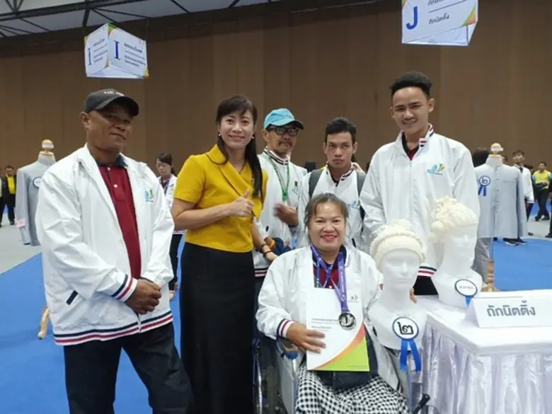 ผู้พิการจากจังหวัดชัยนาท คว้ารางวัลแข่งขันฝีมือคนพิการแห่งชาติ ครั้งที่ 9