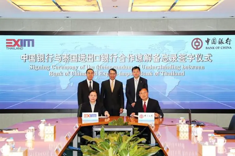 Mr. Pisit Serewiwattana (standing, left),...