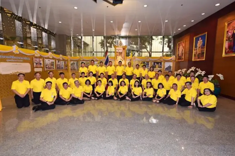 การบินไทยจัดพิธีถวายเครื่องราชสักการะถวายพระพรชัยมงคล พร้อมทั้งจัดกิจกรรมแปรอักษร เฉลิมพระเกียรติฯ เนื่องในโอกาสมหามงคลพระราชพิธีบรมราชาภิเษก