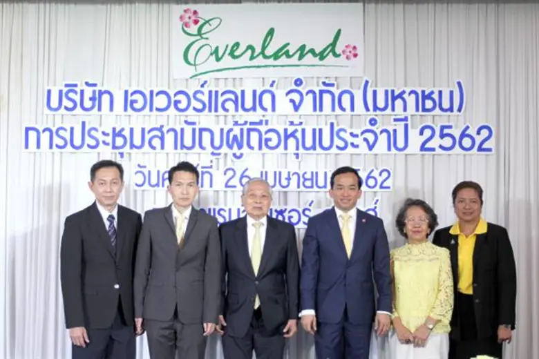 คุณสวิจักร์ โลจายะ (ที่ 3 จากซ้าย) ประธาน...