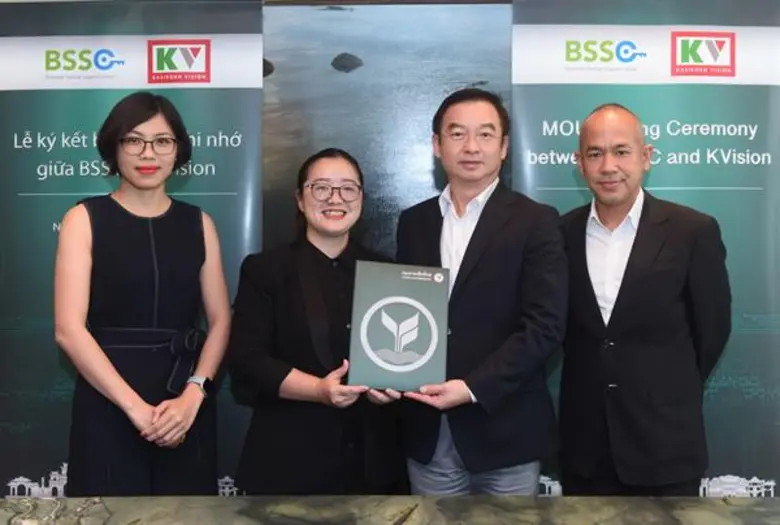 นายพัฒนพงศ์ ตัณฑ์สมบูรณ์ (ที่ 2 จากขวา) ก...