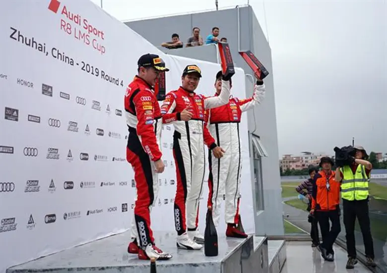 ภูริต ภิรมย์ภักดี นักขับชาวไทยพาทีมสิงห์ ...