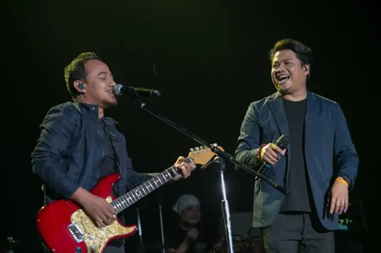 ฮอลล์ ออฟ แฟน : ซันเดย์ อีฟนิ่ง คอนเสิร์ต ซึ้ง สนุก สุดอบอุ่น กับ พลพล แท็กทีม ลาบานูน, แพท-นัท เคลียร์, โอม ค็อกเทล สมการรอคอย