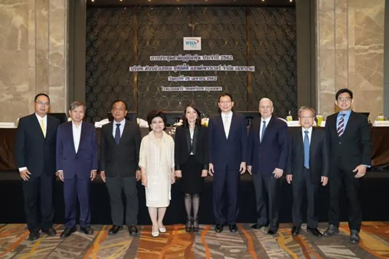 นางสาวจรีพร จารุกรสกุล ประธานกรรมการ (กลา...