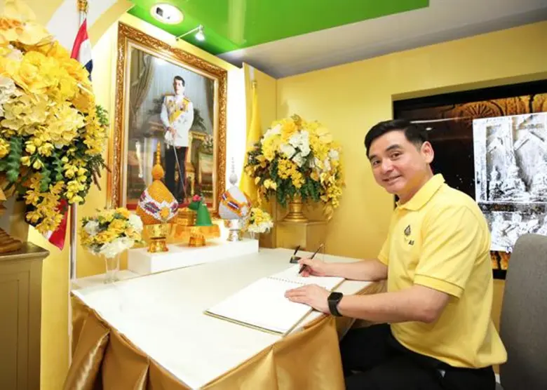 คณะผู้บริหาร และพนักงานเอไอเอส ร่วมถวายความจงรักภักดี แด่พระบาทสมเด็จพระเจ้าอยู่หัว เนื่องในโอกาสพระราชพิธีบรมราชาภิเษก พุทธศักราช ๒๕๖๒