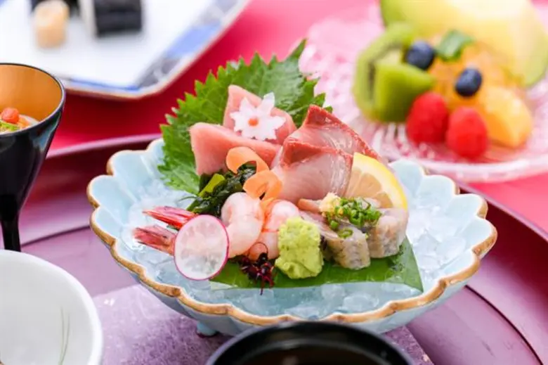 ห้องอาหาร ยามาซาโตะ ขอเสนอเมนูพิเศษรังสรรค์จากวัตถุดิบชั้นดีในช่วงต้นฤดูร้อนของประเทศญี่ปุ่น