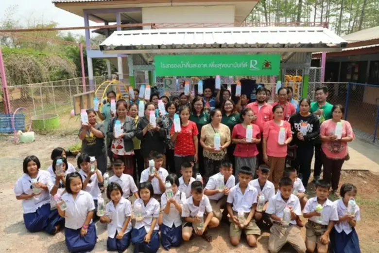 ปัญหาสำคัญที่มักพบในสถานศึกษาที่ตั้งอยู่ใ...